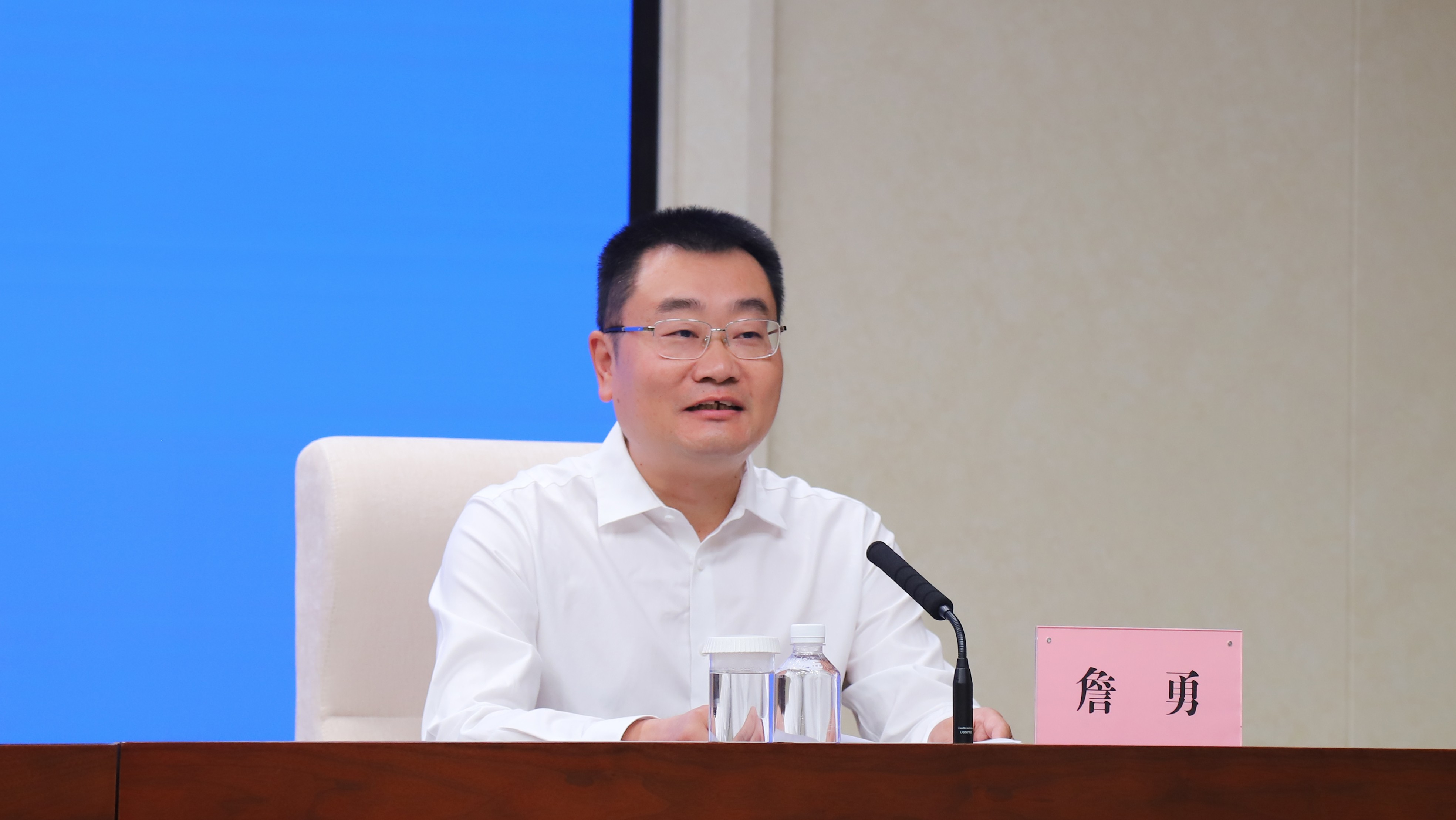 中共黄色网页大全
委组织部人才工作处处长、一级调研员詹勇.jpg