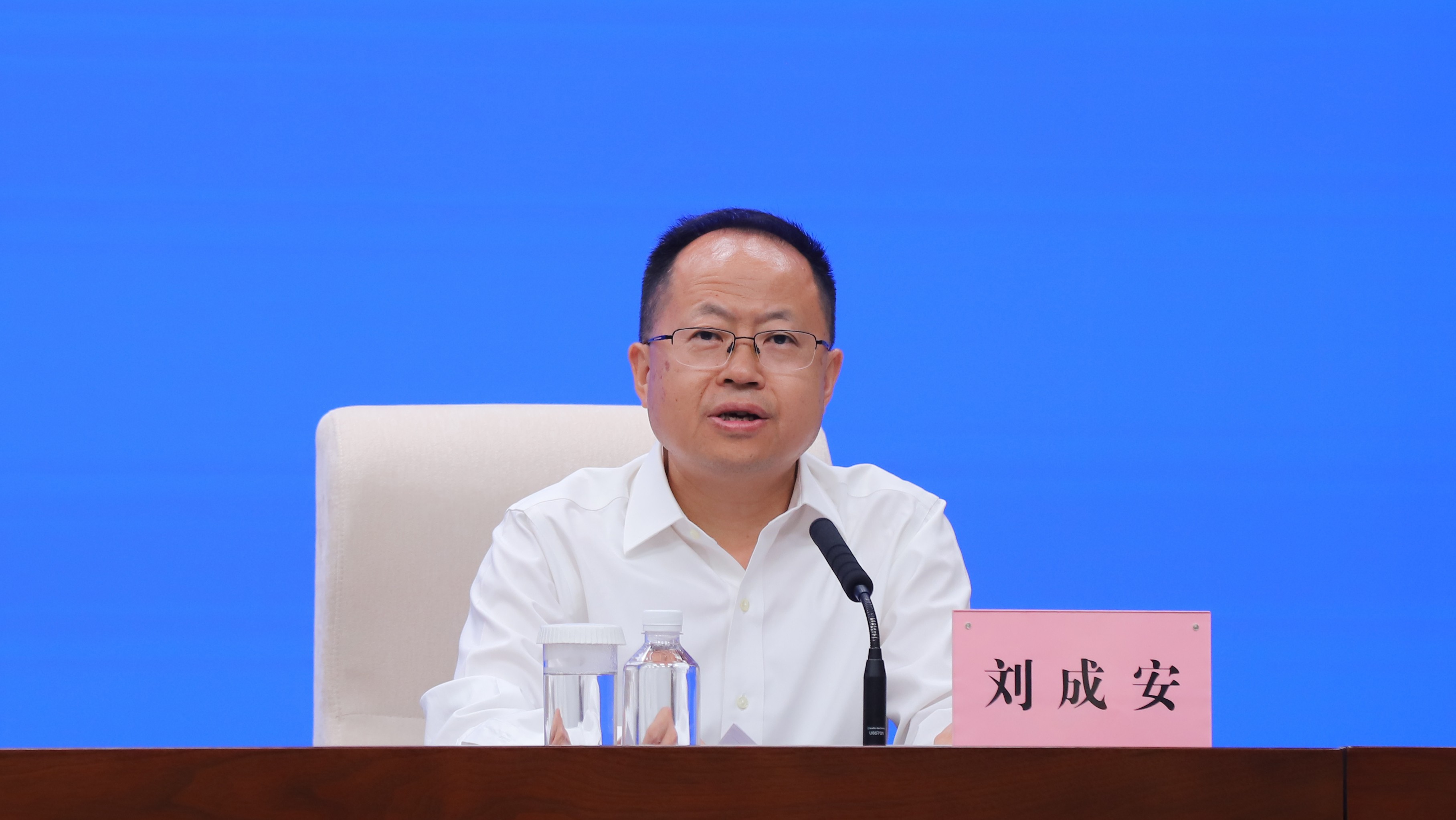 黄色网页大全
财政厅二级巡视员刘成安.jpg